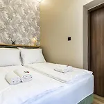 Oasis Apartment On The Broadway With Ac
