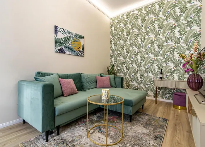 Oasis Apartment On The Broadway With Ac